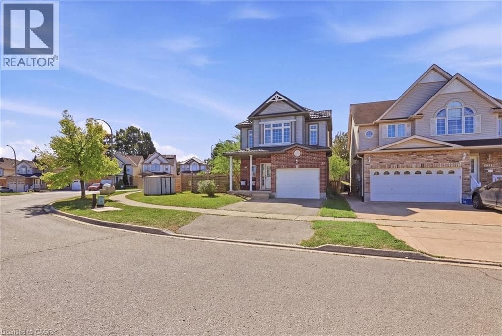 Single Family at 430 MOUNTAIN LAUREL Crescent, Kitchener, Ontario - Photo 4 - RE/MAX Garden City Realty