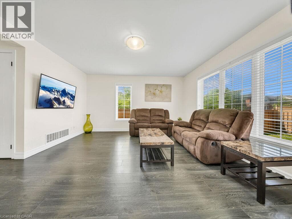Single Family at 39 BAINTREE Way, Cambridge, Ontario - Photo 10 - RE/MAX Garden City Realty