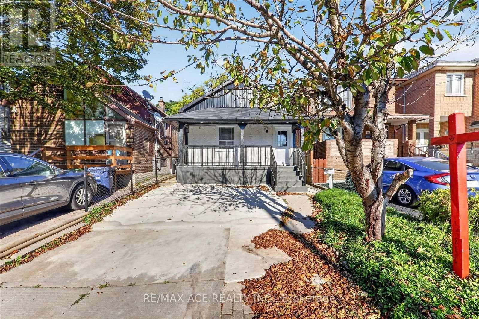 Single Family at 47 Laurel Avenue, Toronto (Kennedy Park), Ontario - Photo 2 - RE/MAX Garden City Realty