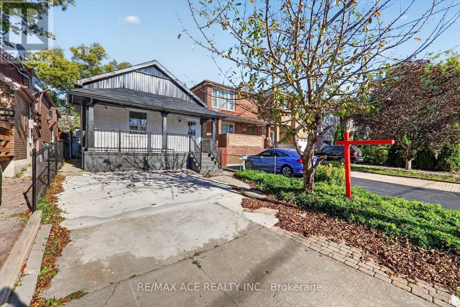 Single Family at 47 Laurel Avenue, Toronto (Kennedy Park), Ontario - Photo 3 - RE/MAX Garden City Realty