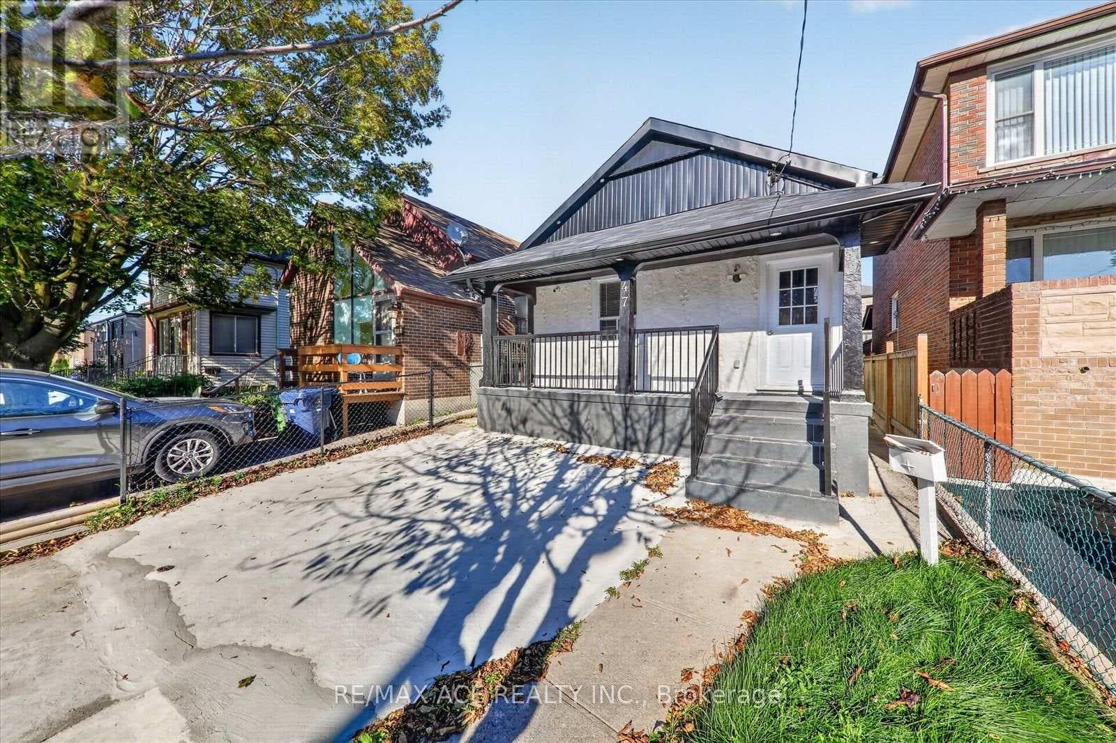 Single Family at 47 Laurel Avenue, Toronto (Kennedy Park), Ontario - Photo 4 - RE/MAX Garden City Realty
