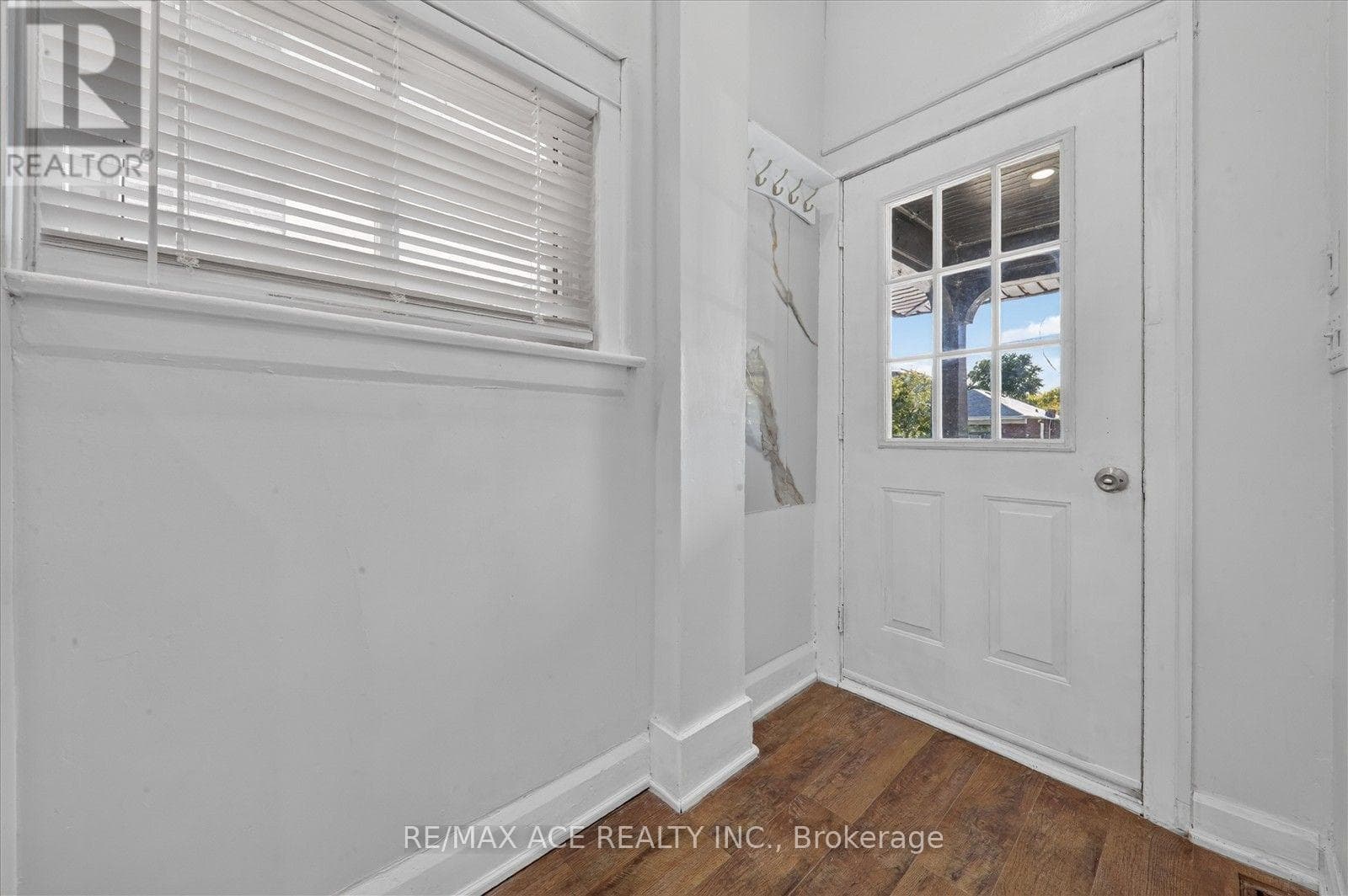 Single Family at 47 Laurel Avenue, Toronto (Kennedy Park), Ontario - Photo 6 - RE/MAX Garden City Realty