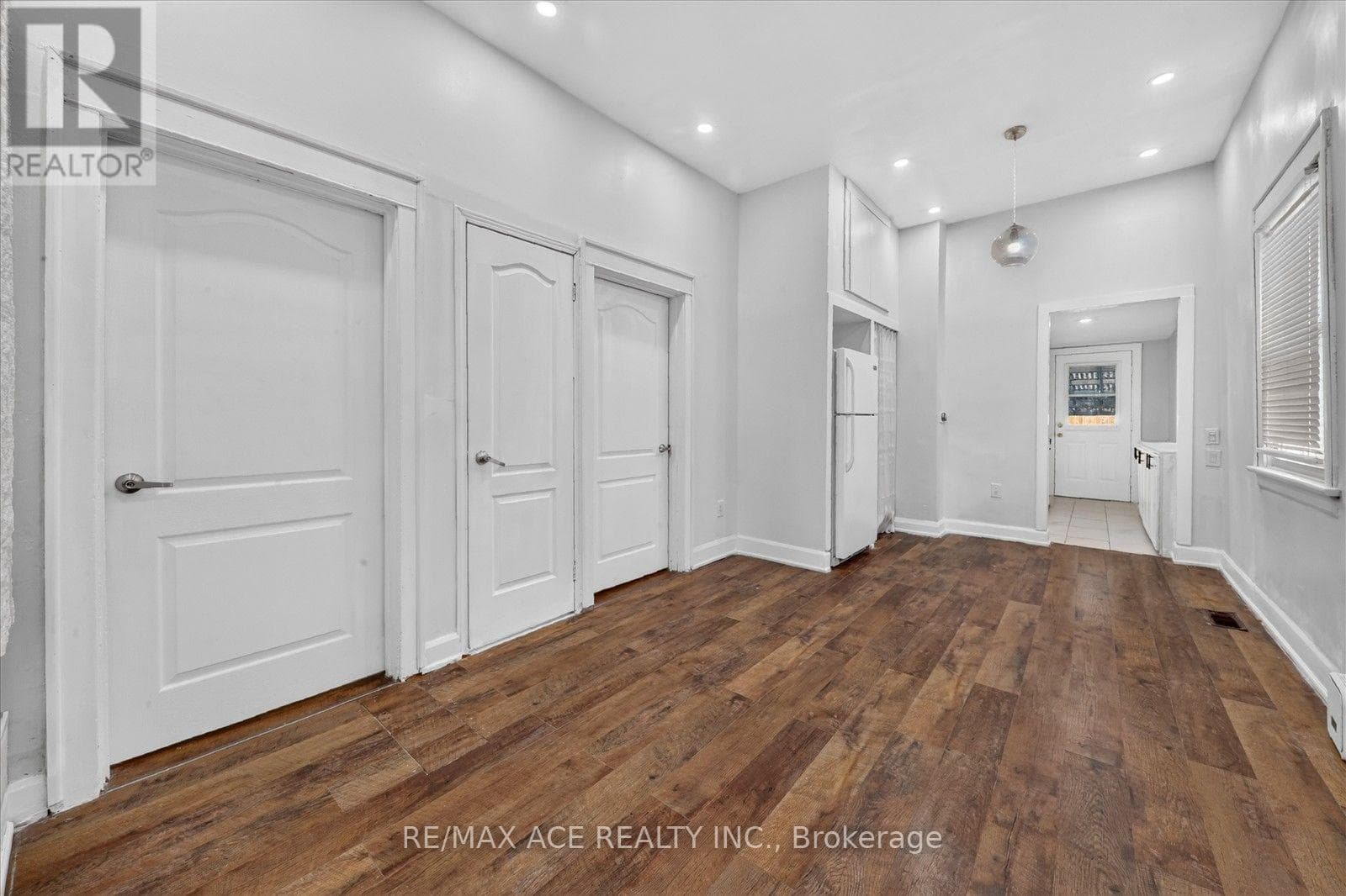 Single Family at 47 Laurel Avenue, Toronto (Kennedy Park), Ontario - Photo 8 - RE/MAX Garden City Realty