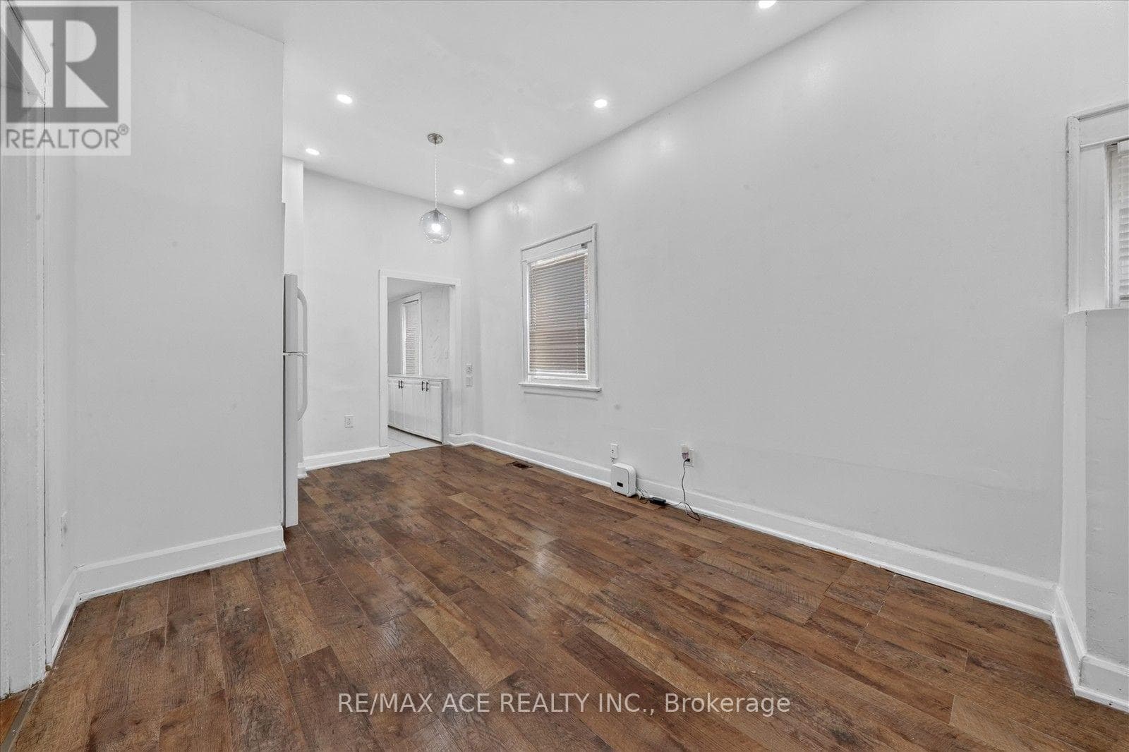 Single Family at 47 Laurel Avenue, Toronto (Kennedy Park), Ontario - Photo 9 - RE/MAX Garden City Realty