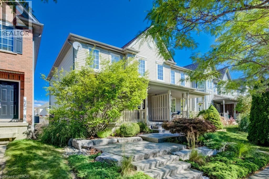 Single Family at 620 NEW BEDFORD Drive, Waterloo, Ontario - Photo 3 - RE/MAX Garden City Realty