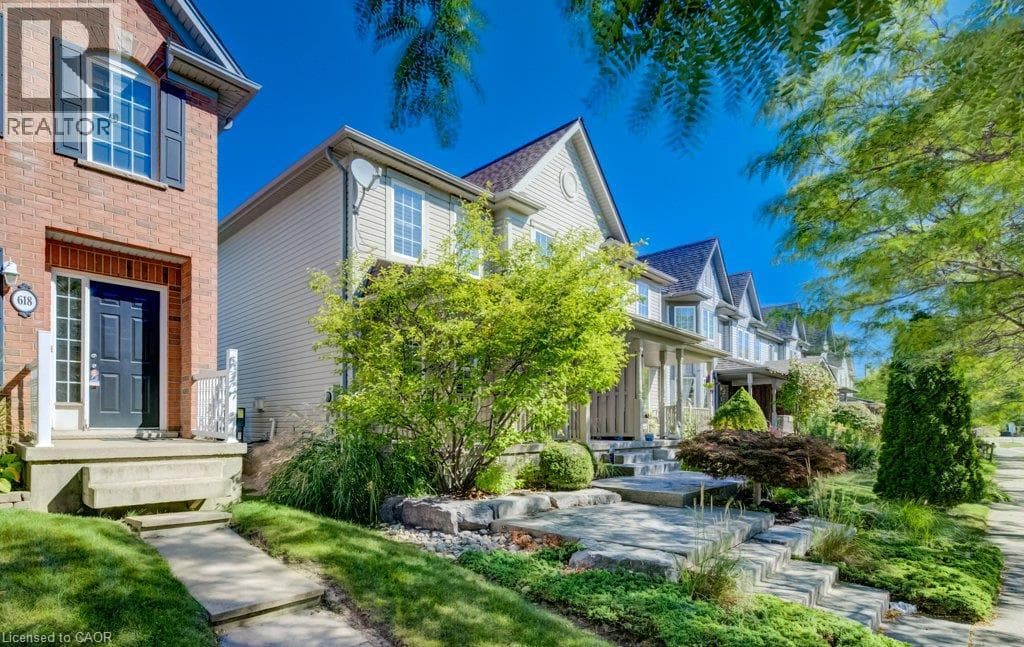 Single Family at 620 NEW BEDFORD Drive, Waterloo, Ontario - Photo 4 - RE/MAX Garden City Realty