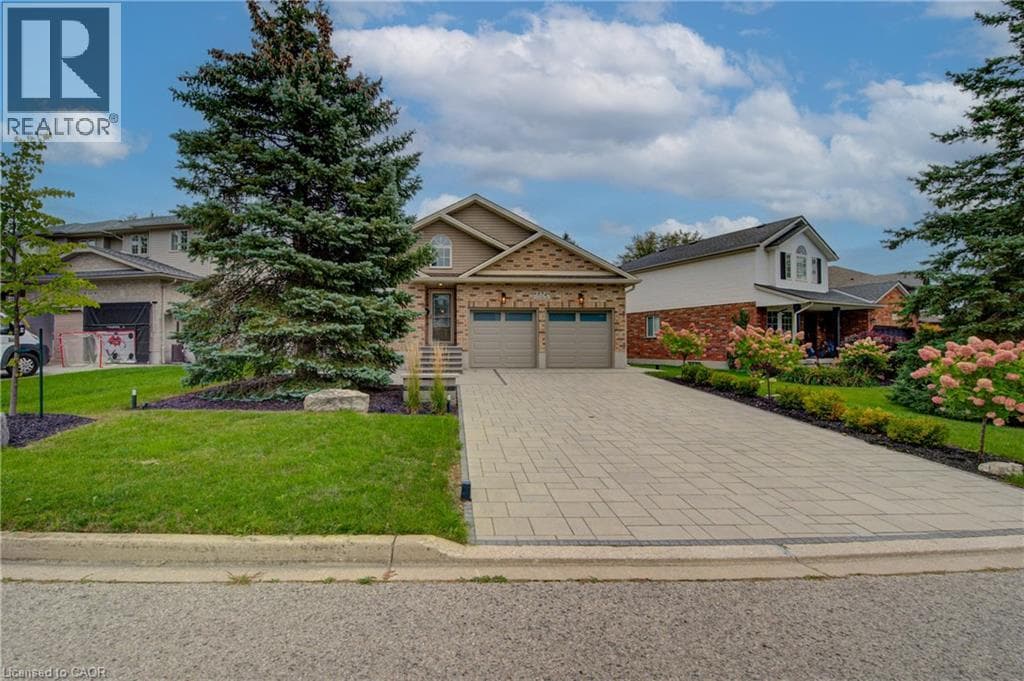 Single Family at 574 CLIPPER Drive, Waterloo, Ontario - Photo 2 - RE/MAX Garden City Realty