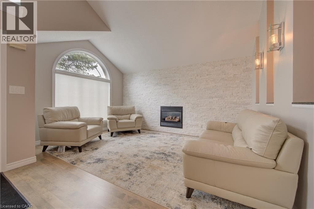 Single Family at 574 CLIPPER Drive, Waterloo, Ontario - Photo 9 - RE/MAX Garden City Realty