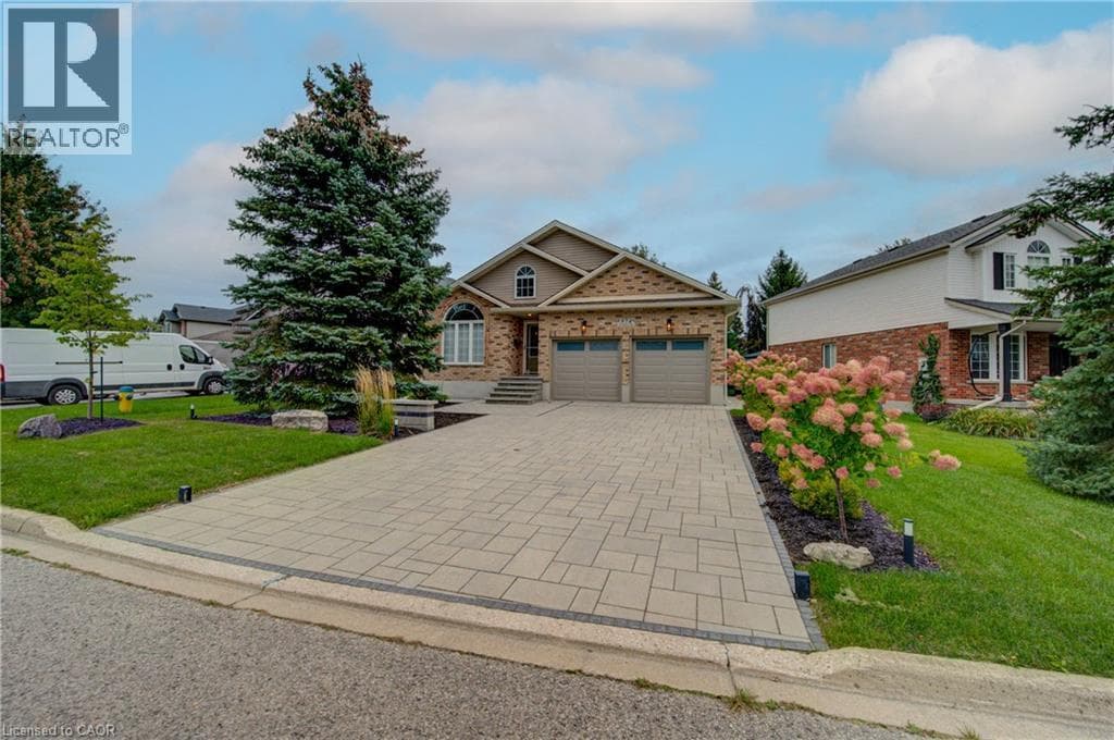 Single Family at 574 CLIPPER Drive, Waterloo, Ontario - Photo 3 - RE/MAX Garden City Realty