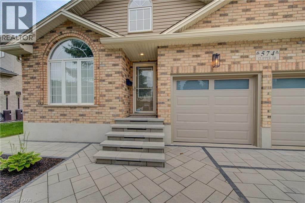 Single Family at 574 CLIPPER Drive, Waterloo, Ontario - Photo 4 - RE/MAX Garden City Realty
