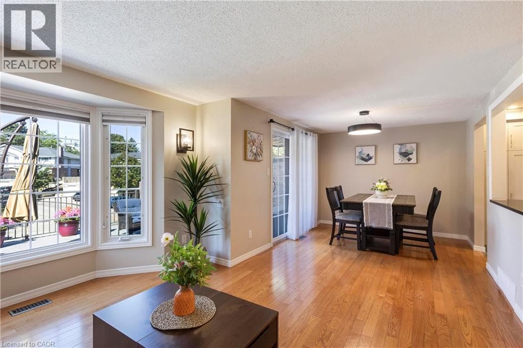 Single Family at 4- 475 BEECHWOOD Drive, Waterloo, Ontario - Photo 7 - RE/MAX Garden City Realty