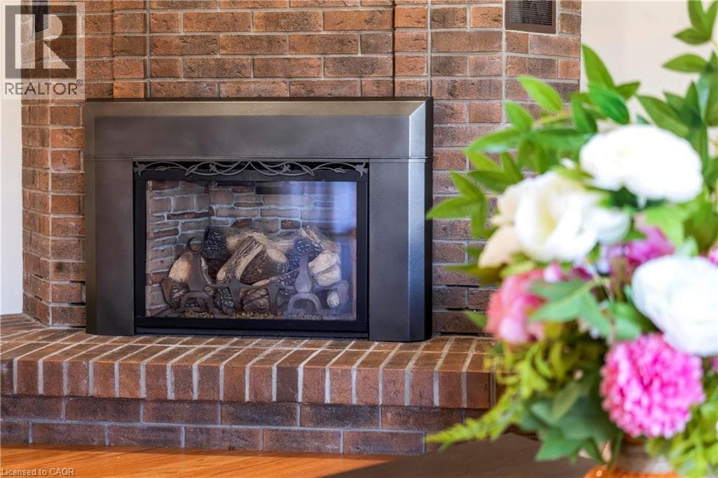 Single Family at 4- 475 BEECHWOOD Drive, Waterloo, Ontario - Photo 6 - RE/MAX Garden City Realty