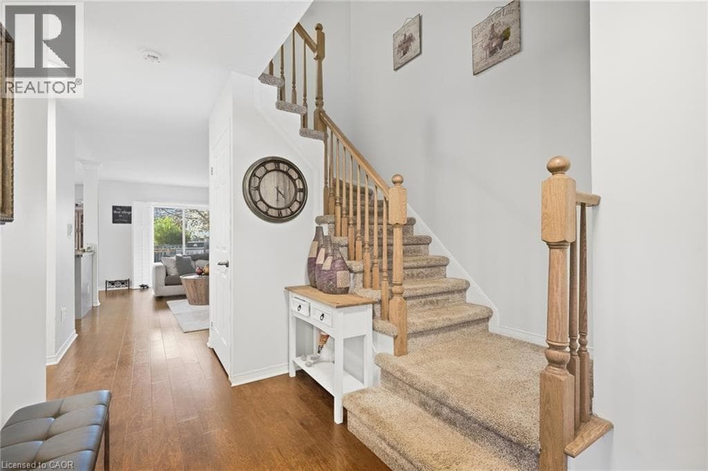 Single Family at 4518 GARDEN GATE Terrace, Beamsville, Ontario - Photo 5 - RE/MAX Garden City Realty