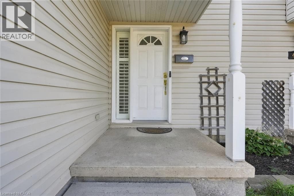 Single Family at 4518 GARDEN GATE Terrace, Beamsville, Ontario - Photo 3 - RE/MAX Garden City Realty