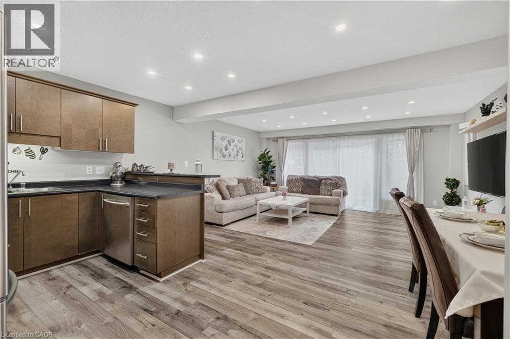 Single Family at 4- 975 STRASBURG Road, Kitchener, Ontario - Photo 5 - RE/MAX Garden City Realty