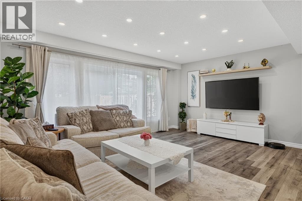 Single Family at 4- 975 STRASBURG Road, Kitchener, Ontario - Photo 6 - RE/MAX Garden City Realty