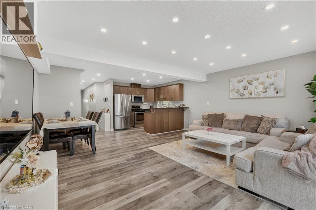 Single Family at 4- 975 STRASBURG Road, Kitchener, Ontario - Photo 8 - RE/MAX Garden City Realty