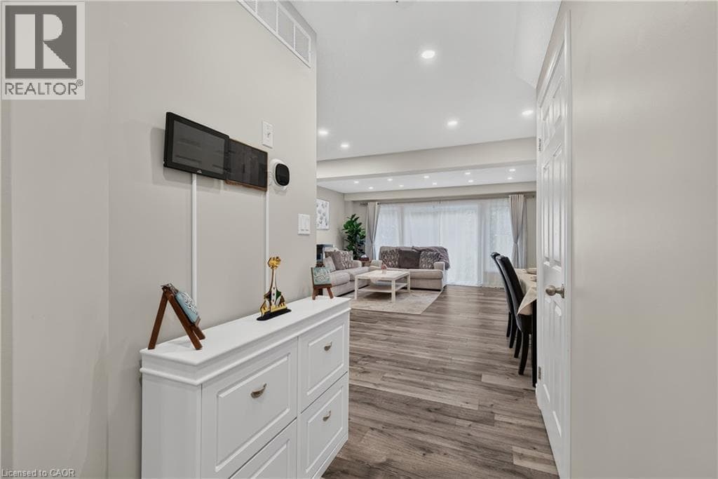 Single Family at 4- 975 STRASBURG Road, Kitchener, Ontario - Photo 9 - RE/MAX Garden City Realty