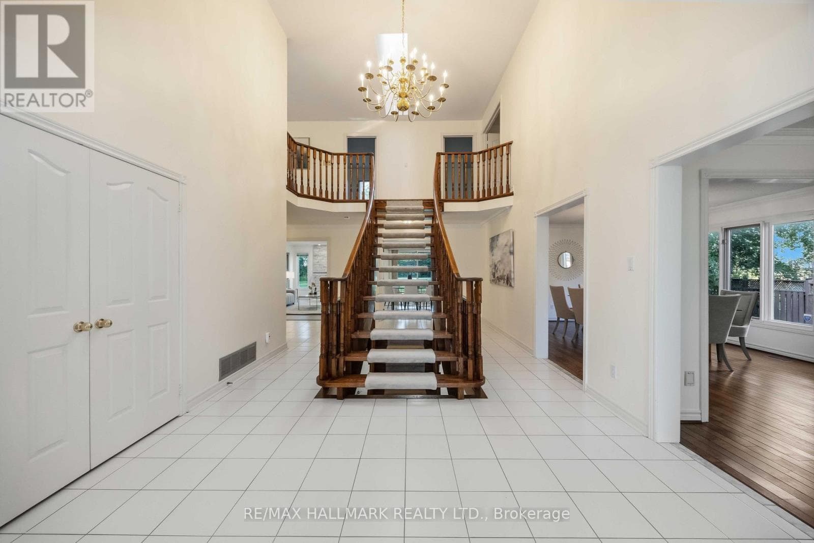 Single Family at 69 King's Cross Avenue, Richmond Hill (Bayview Hill), Ontario - Photo 4 - RE/MAX Garden City Realty