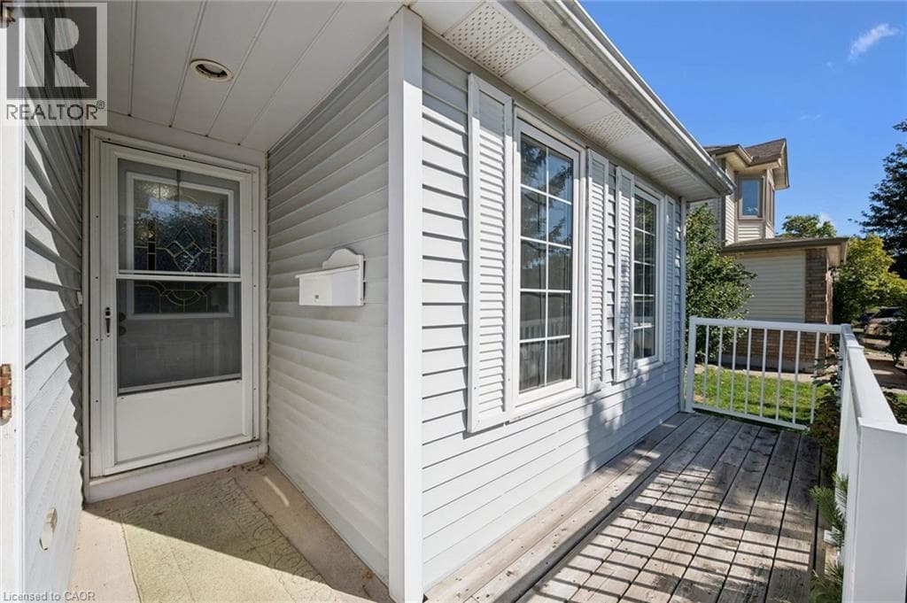 Single Family at 512 THORNDALE Drive, Waterloo, Ontario - Photo 4 - RE/MAX Garden City Realty