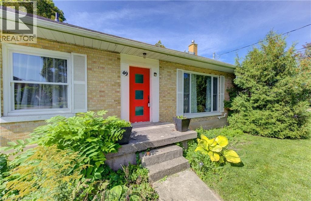 Single Family at 49 DIETZ Avenue, Waterloo, Ontario - Photo 4 - RE/MAX Garden City Realty