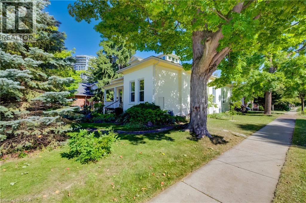Single Family at 59 ALLEN Street, Waterloo, Ontario - Photo 5 - RE/MAX Garden City Realty