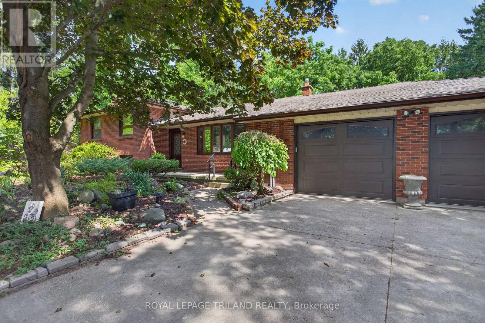 Single Family at 115 Springer Street, Middlesex Centre (Komoka), Ontario - Photo 4 - RE/MAX Garden City Realty