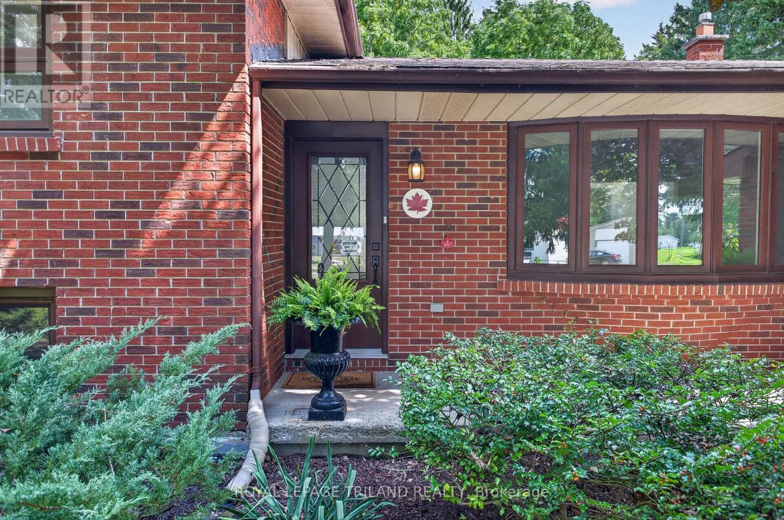 Single Family at 115 Springer Street, Middlesex Centre (Komoka), Ontario - Photo 5 - RE/MAX Garden City Realty