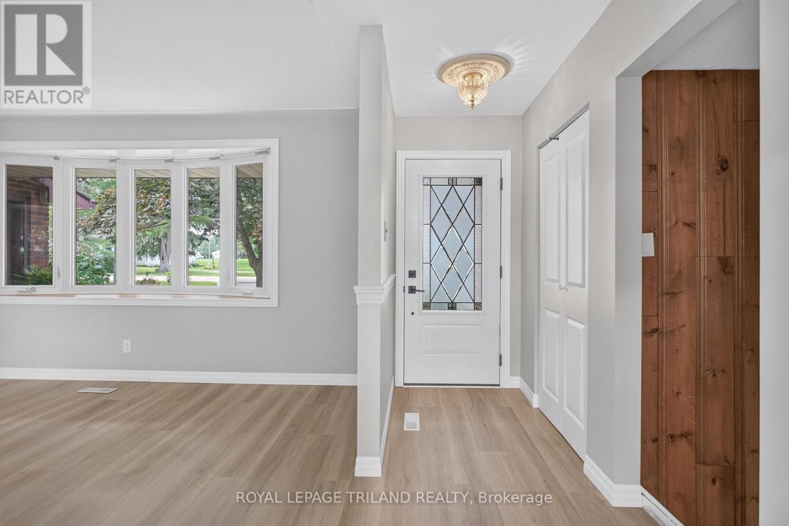 Single Family at 115 Springer Street, Middlesex Centre (Komoka), Ontario - Photo 8 - RE/MAX Garden City Realty