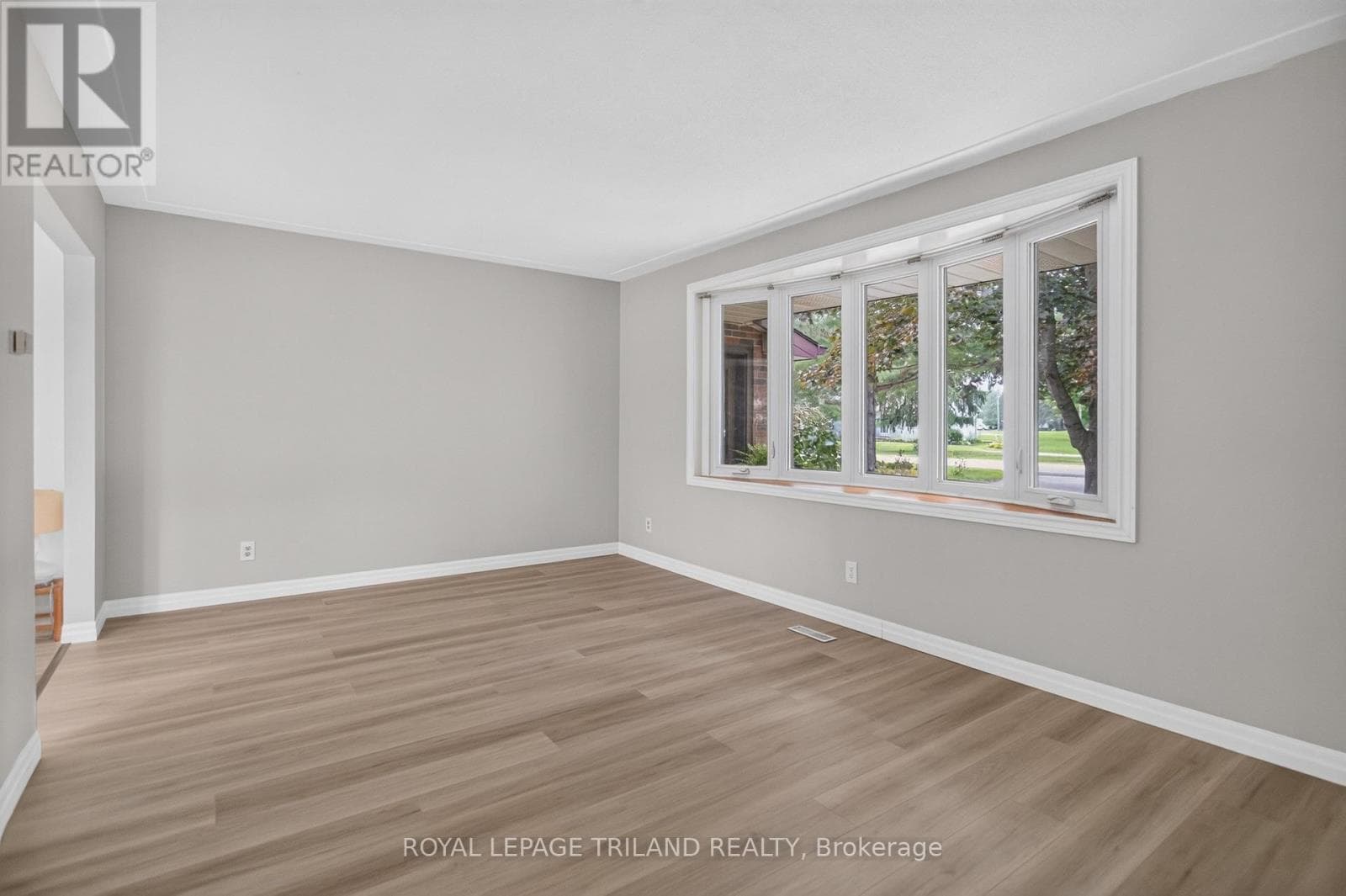 Single Family at 115 Springer Street, Middlesex Centre (Komoka), Ontario - Photo 9 - RE/MAX Garden City Realty