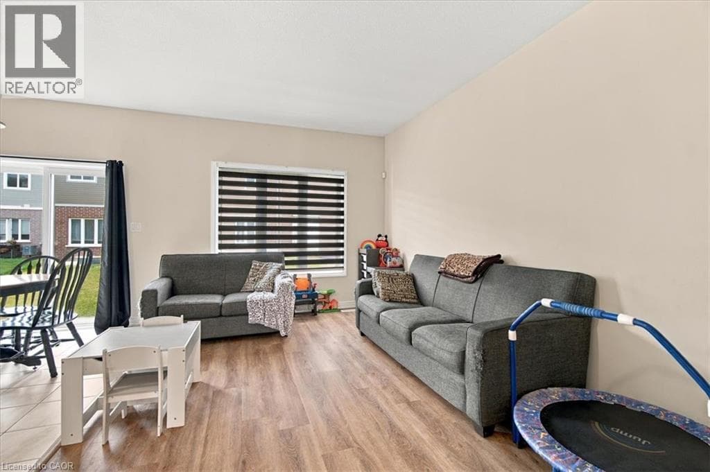 Single Family at 125 SUNFLOWER Place, Welland, Ontario - Photo 5 - RE/MAX Garden City Realty