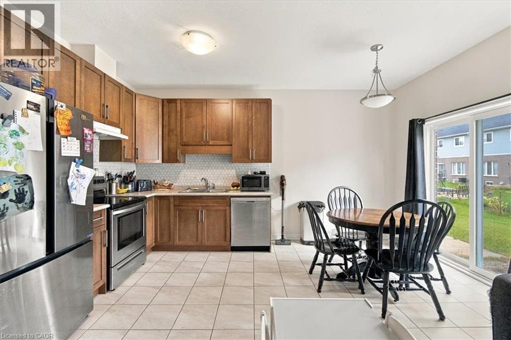 Single Family at 125 SUNFLOWER Place, Welland, Ontario - Photo 7 - RE/MAX Garden City Realty
