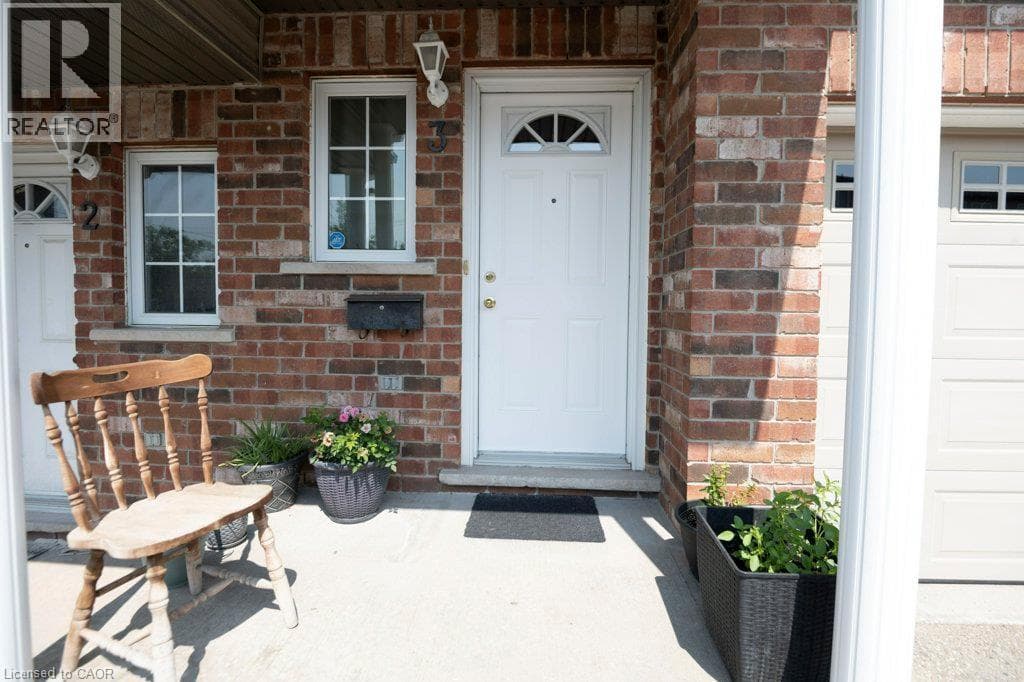 Single Family at 3- 975 STRASBURG Road, Kitchener, Ontario - Photo 4 - RE/MAX Garden City Realty