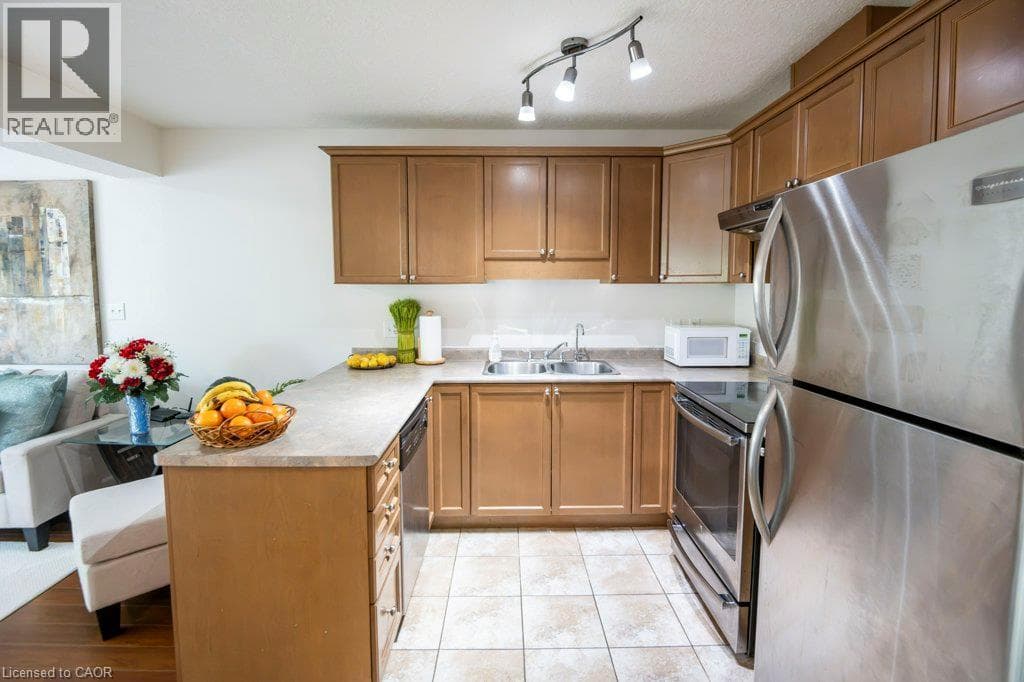 Single Family at 3- 975 STRASBURG Road, Kitchener, Ontario - Photo 7 - RE/MAX Garden City Realty