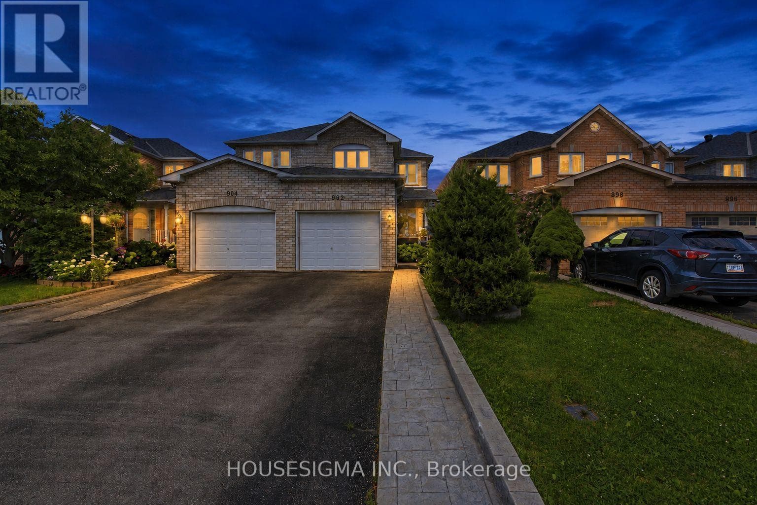 902 Applecroft Circle
