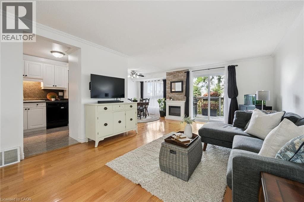 Single Family at 13- 54 GREEN VALLEY Drive, Kitchener, Ontario - Photo 7 - RE/MAX Garden City Realty