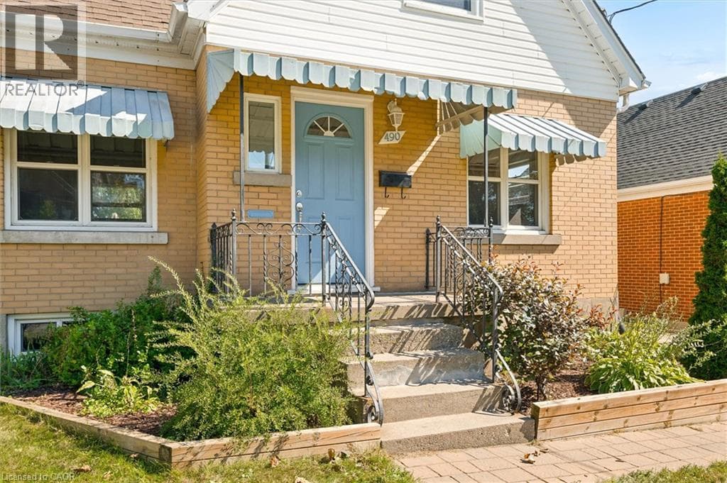 Single Family at 490 EAST Avenue, Kitchener, Ontario - Photo 4 - RE/MAX Garden City Realty