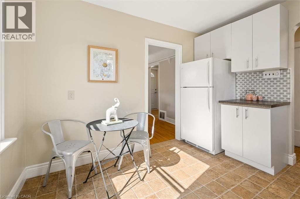 Single Family at 490 EAST Avenue, Kitchener, Ontario - Photo 8 - RE/MAX Garden City Realty