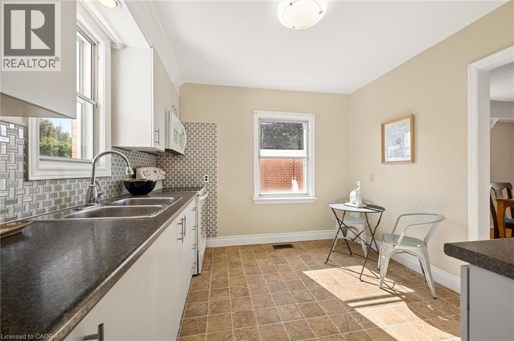 Single Family at 490 EAST Avenue, Kitchener, Ontario - Photo 7 - RE/MAX Garden City Realty