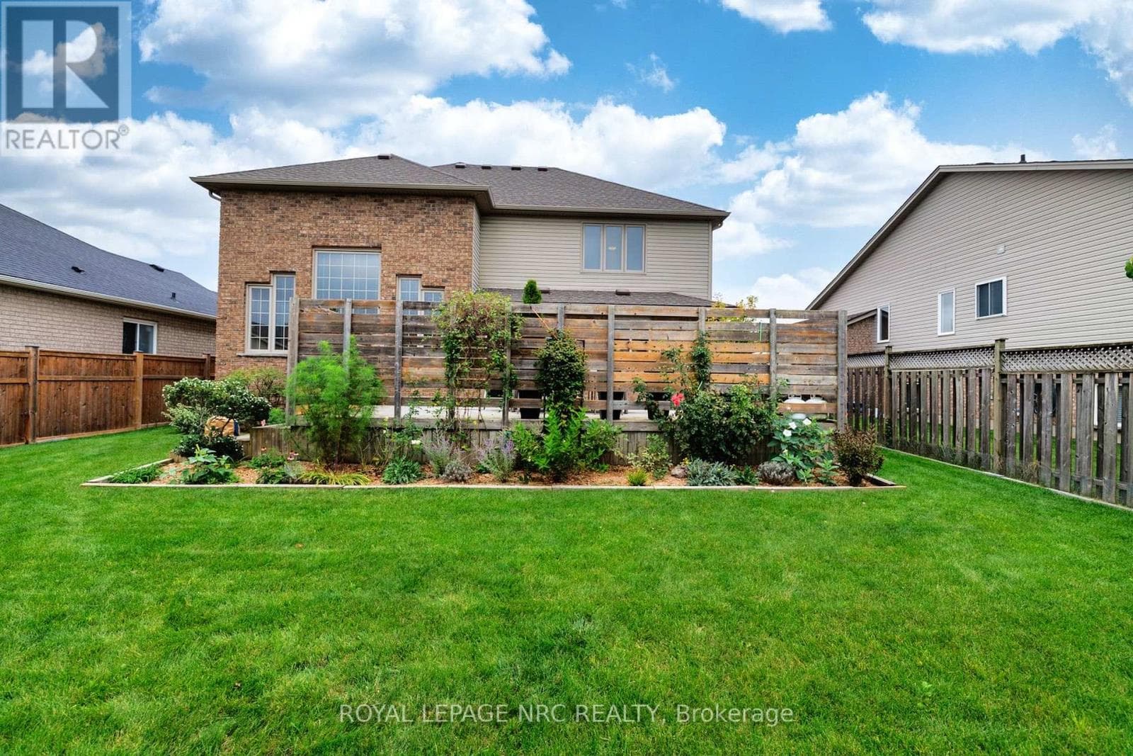 Single Family at 8394 Greenfield Crescent, Niagara Falls (Forestview), Ontario - Photo 3 - RE/MAX Garden City Realty