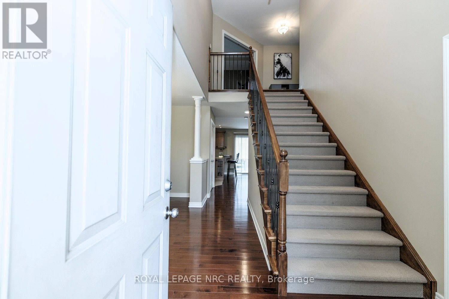 Single Family at 8394 Greenfield Crescent, Niagara Falls (Forestview), Ontario - Photo 4 - RE/MAX Garden City Realty
