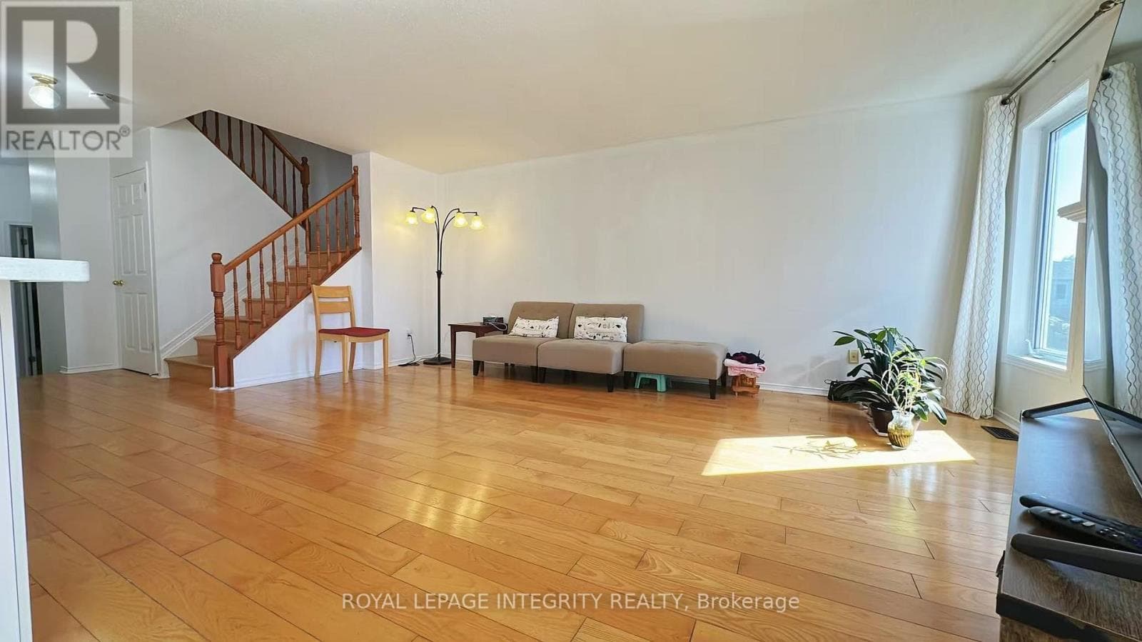 Single Family at 148 Grovemont Drive, Ottawa, Ontario - Photo 6 - RE/MAX Garden City Realty