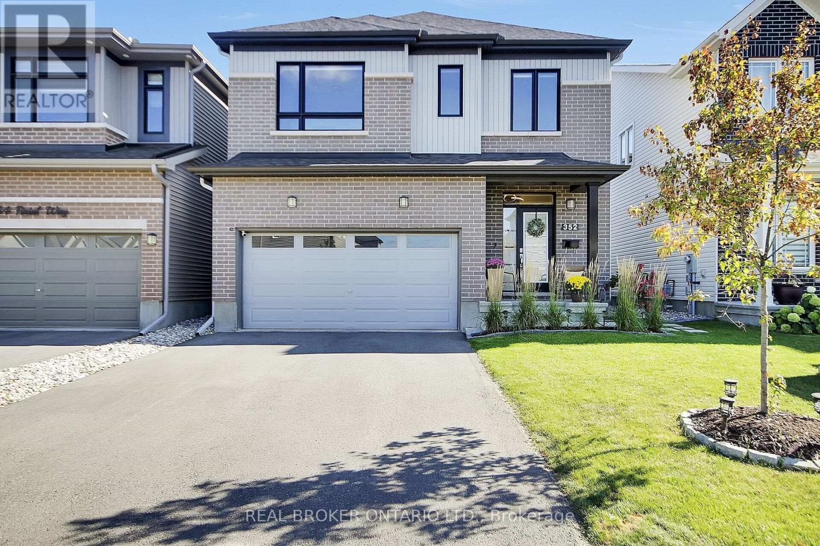352 Finial Way