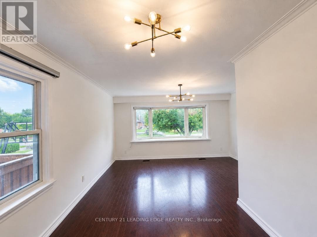 Single Family at 28 Eringate Drive, Toronto (Eringate-Centennial-West Deane), Ontario - Photo 5 - RE/MAX Garden City Realty