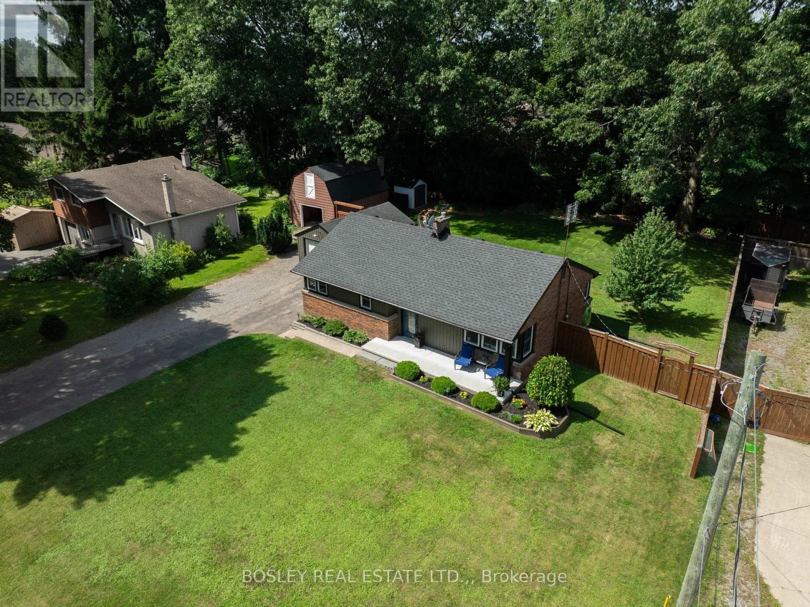 Single Family at 1180 Sunset Drive, Pelham (Fenwick), Ontario - Photo 10 - RE/MAX Garden City Realty
