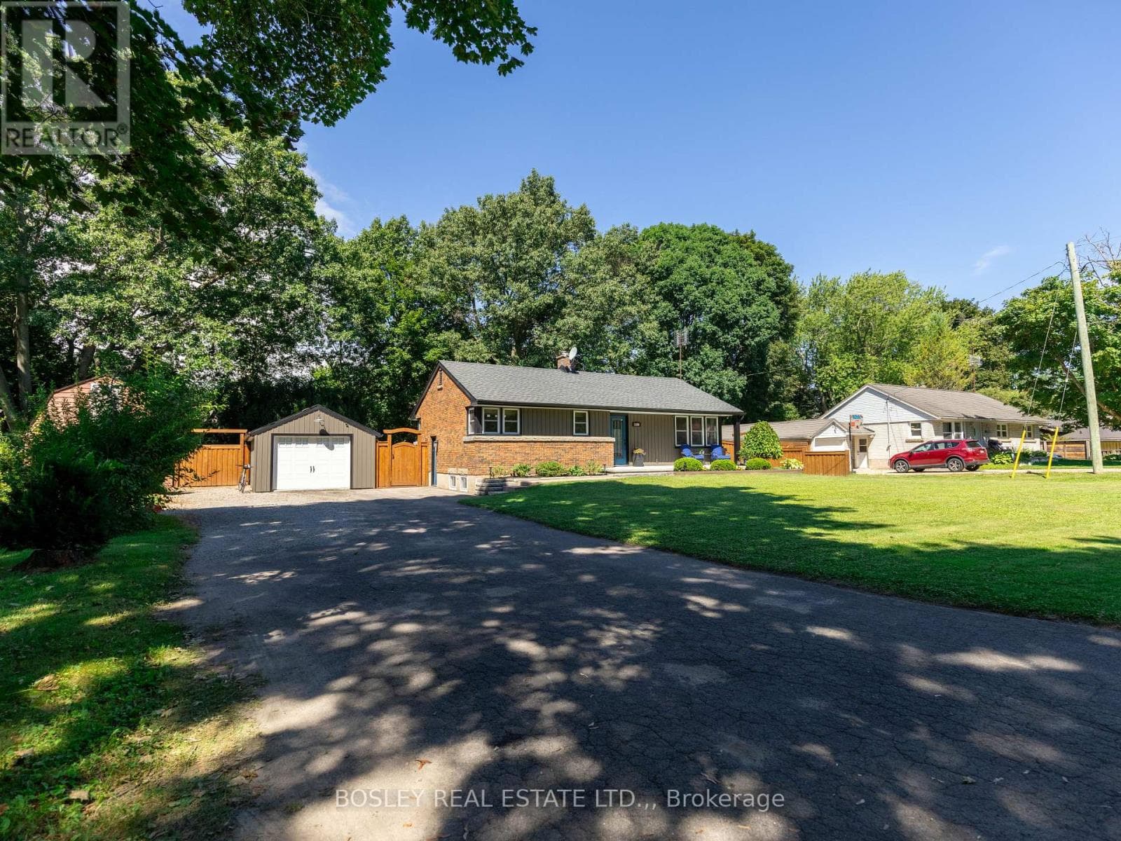 Single Family at 1180 Sunset Drive, Pelham (Fenwick), Ontario - Photo 3 - RE/MAX Garden City Realty