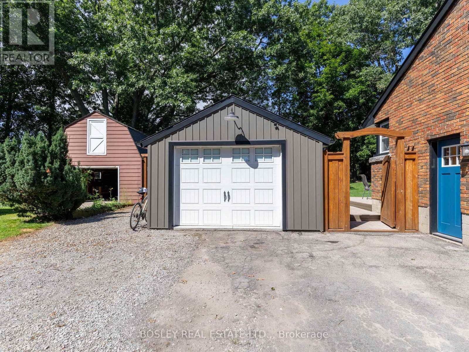 Single Family at 1180 Sunset Drive, Pelham (Fenwick), Ontario - Photo 5 - RE/MAX Garden City Realty