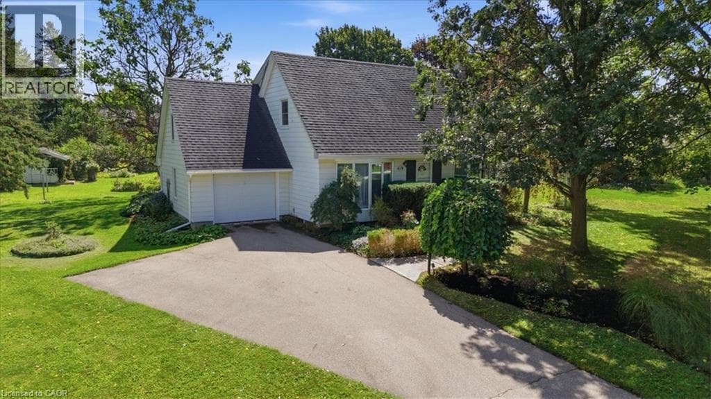 Single Family at 419 FORESTLAWN Road, Waterloo, Ontario - Photo 6 - RE/MAX Garden City Realty
