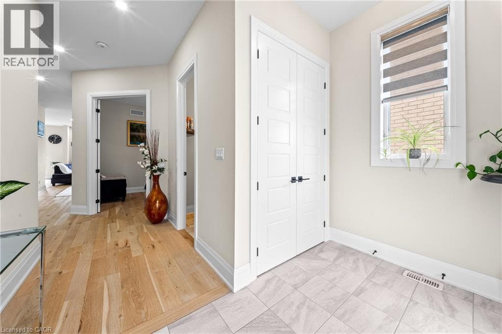 Single Family at 130 PONDCLIFFE Drive, Kitchener, Ontario - Photo 5 - RE/MAX Garden City Realty