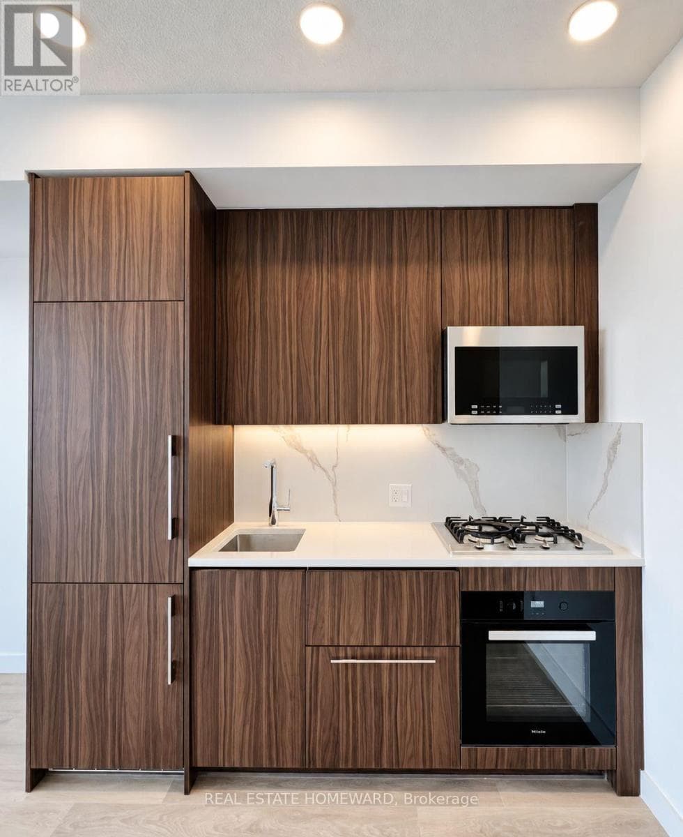 Single Family at 2707- 68 Esther Shiner Boulevard, Toronto (Bayview Village), Ontario - Photo 3 - RE/MAX Garden City Realty